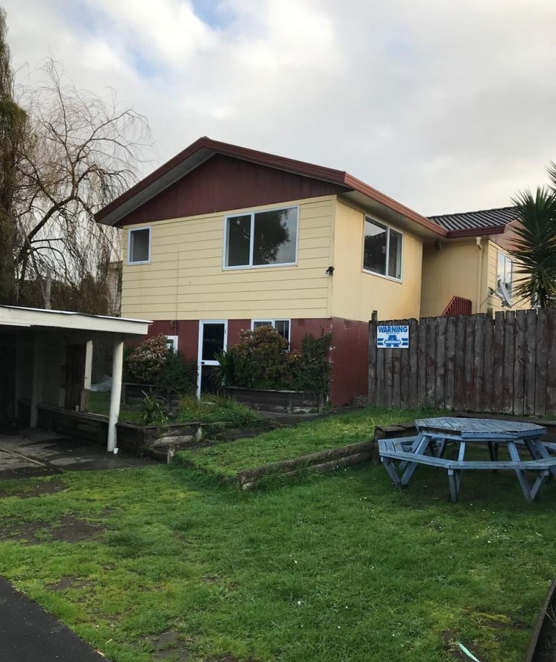 Clendon Park. 3 Bedrooms